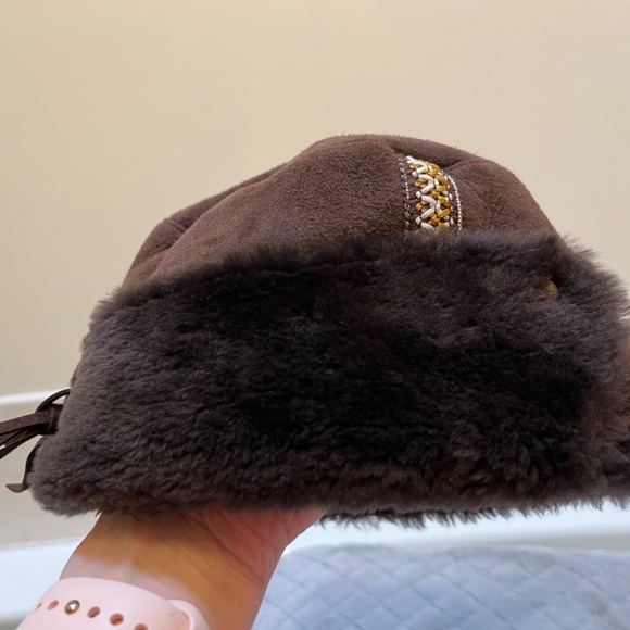 UGG 100% Genuine Shearling Suede Hat - Picture 7 of 12